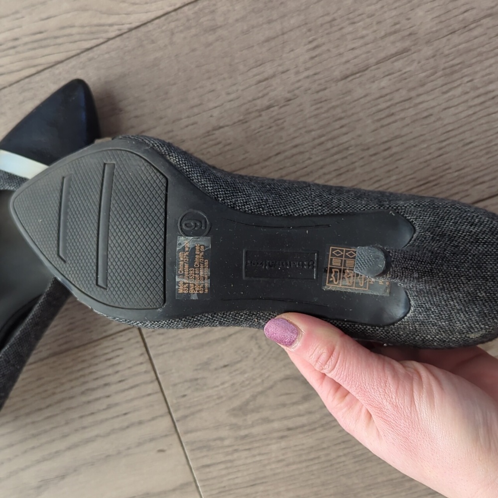 Naturalizer Black and Gray Heels With Metallic And Leather Detail-size 9 - Picture 3 of 5